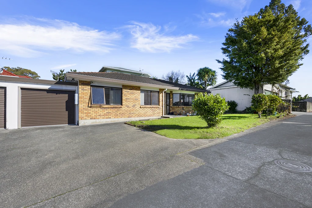 New Lynn 3房  Brick & Tile Family Home!