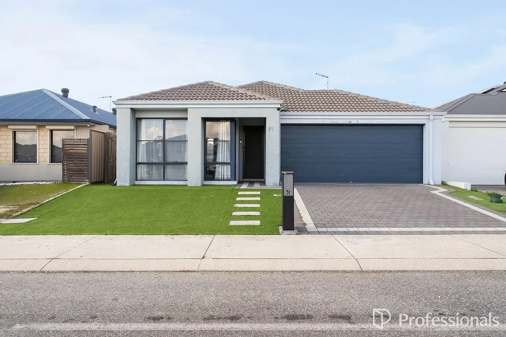 Byford 4 Bedroom Modern Lock & Leave Living in a Super Convenient Location