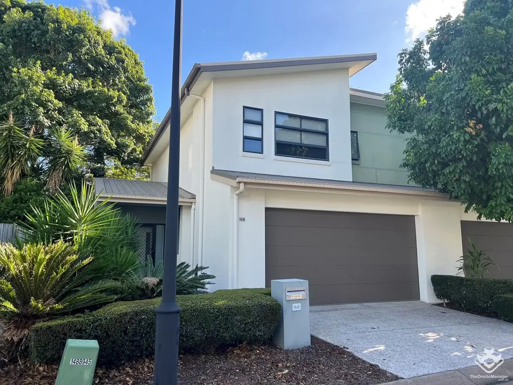 3 BEDROOM TOWNHOUSE IN THE HEART OF CARINDALE