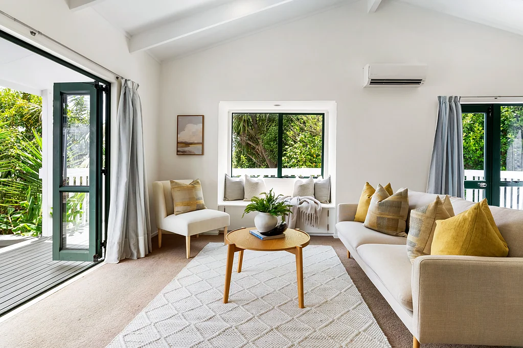 Beach Haven 3房  Easy Single Level Living. Sunshine, Flow, Style.