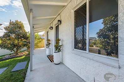 2/11 Beitz Avenue, Labrador, QLD 4215, 3 slaapkamers, 1 badkamers, Apartment