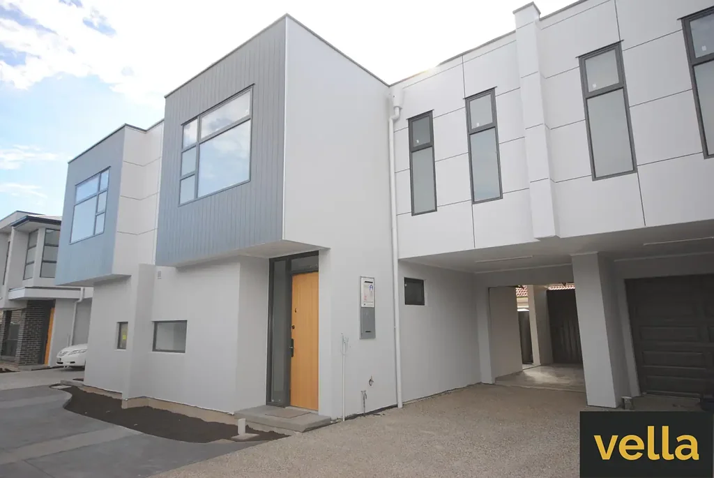 Low Maintenance Townhouse!