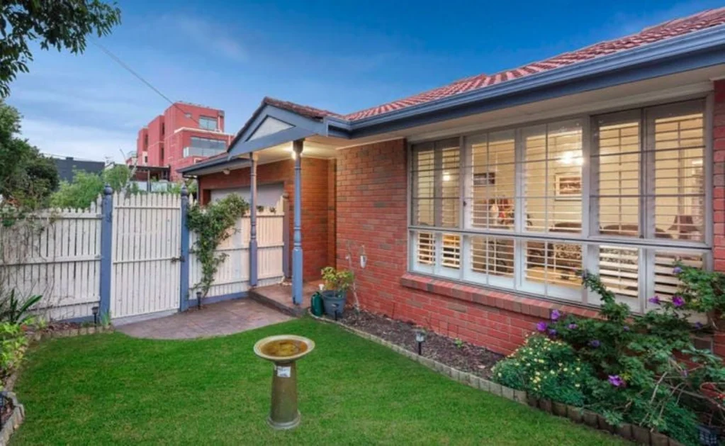 Large 3-bed 2-car House only 50m to Bentleigh station and Centre rd cafes!