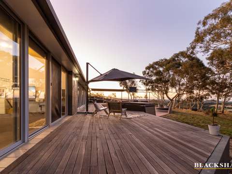 Bungendore 5 Bedroom Discover Yerradang: A Slice of Paradise Awaits You!