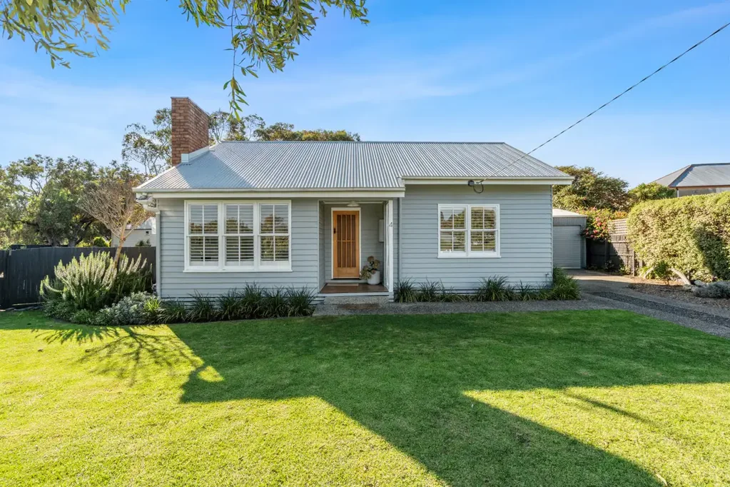 Port Fairy 4침실 Timeless Weatherboard Charm with Thoughtful Modern Living