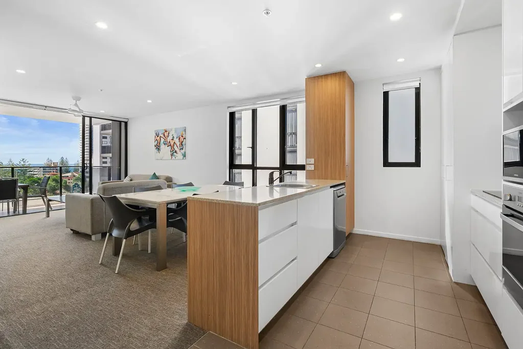 Broadbeach 2房  Luxury East Facing Apartment in Prime Broadbeach Position