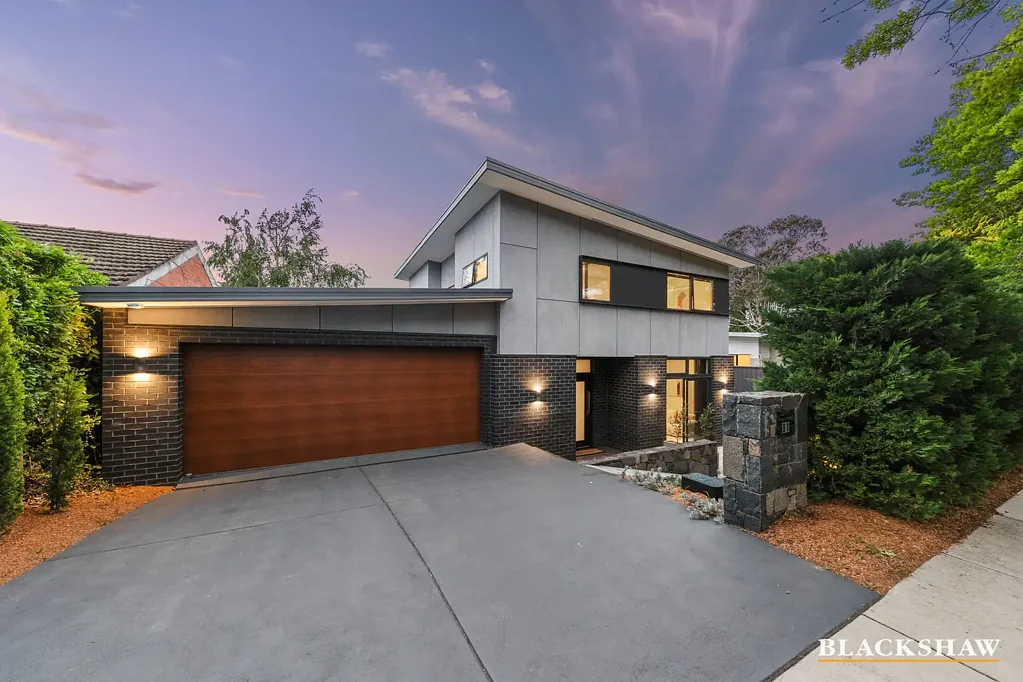 Narrabundah 4ਬੈੱਡਰੂਮ Contemporary luxury and ease in coveted setting