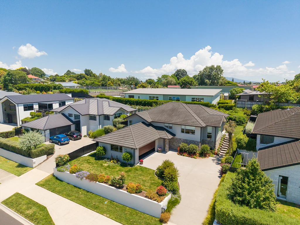 Te Awamutu 4 Slaapkamer Masterclass in Modern Design with Mountain Views