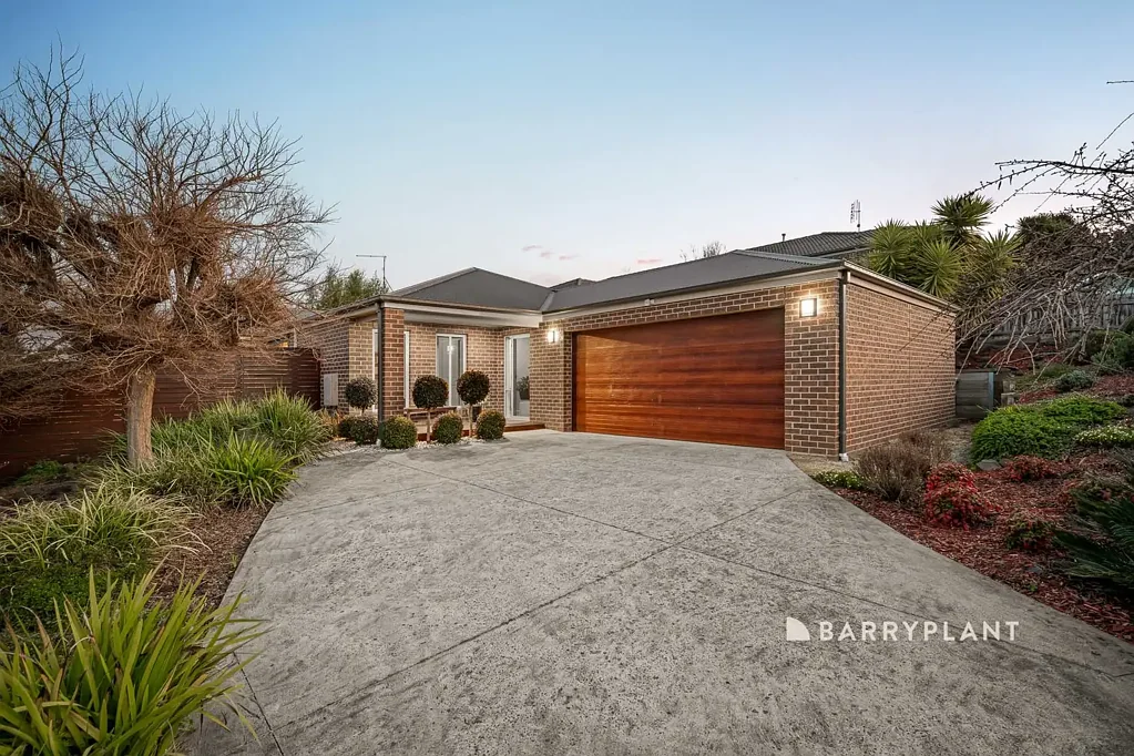 Warragul 4房  Established Gardens and Comfortable Family Living