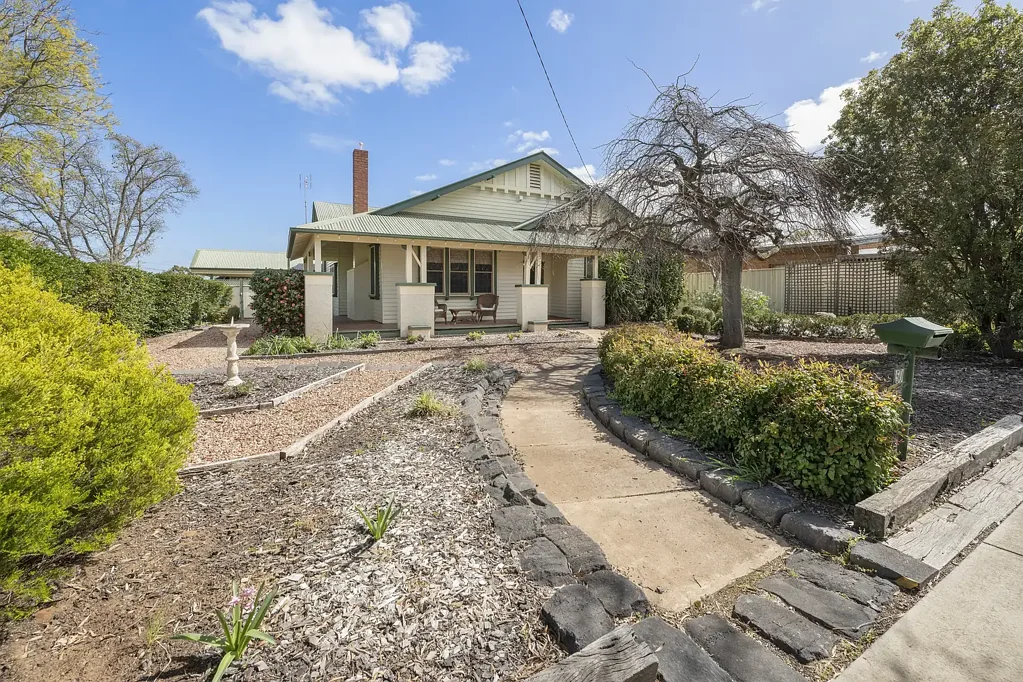 Kerang 3 Bedroom A Stunning Period Home with Modern Comforts & Exceptional Entertaining