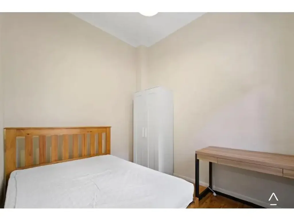 Affordable Room in Conveniently Located Guest House