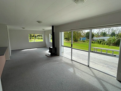 3 bedroom handy to town