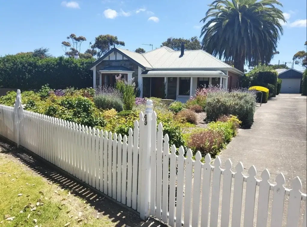 49 The Crescent, McCracken