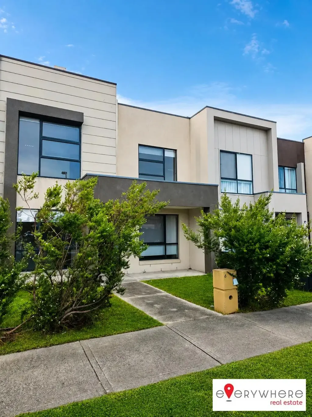 Stylish Townhouse Living with Brand New Carpets Throughout