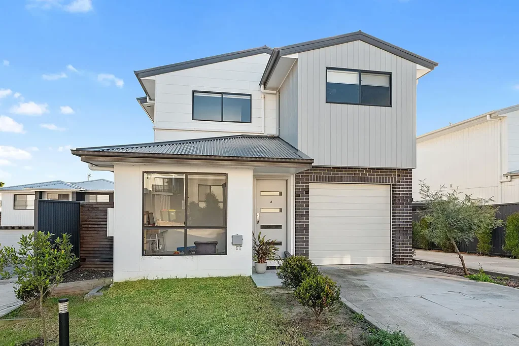 Boolaroo 3 Bedroom Near New Boutique Townhouse