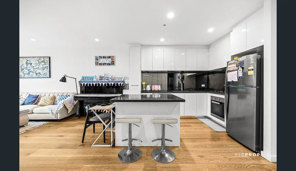 Spacious Apartment with Study in Prime Doncaster Location
