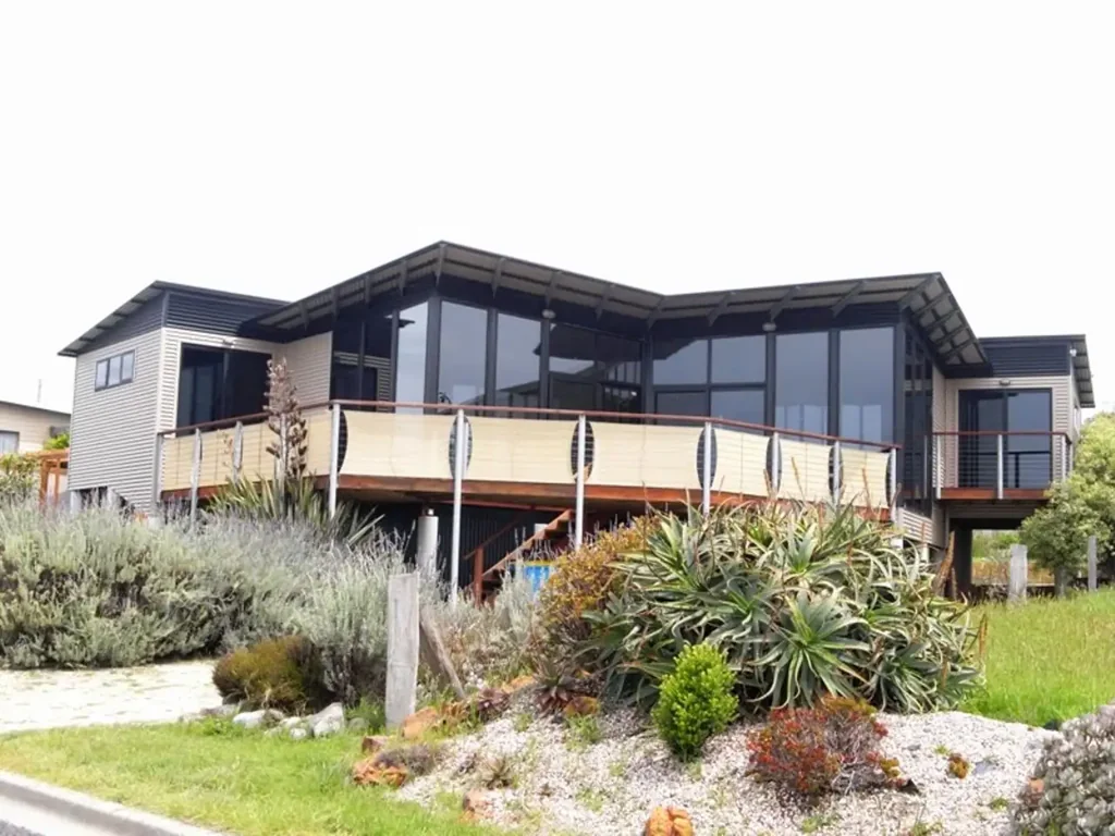 Exquisite Coastal Living in Beaumaris – Fully Furnished Rental