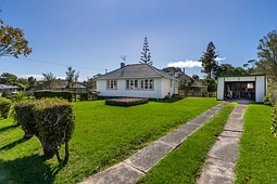 13 Philomel Crescent, Bayswater