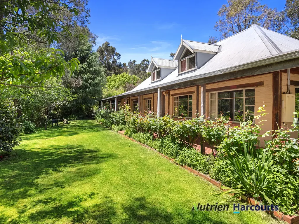 Yea Unique Mudbrick Home with Additional Dwelling