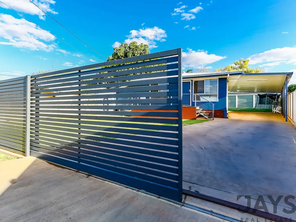 Mount Isa 4 Bedroom Dual Family Living!!