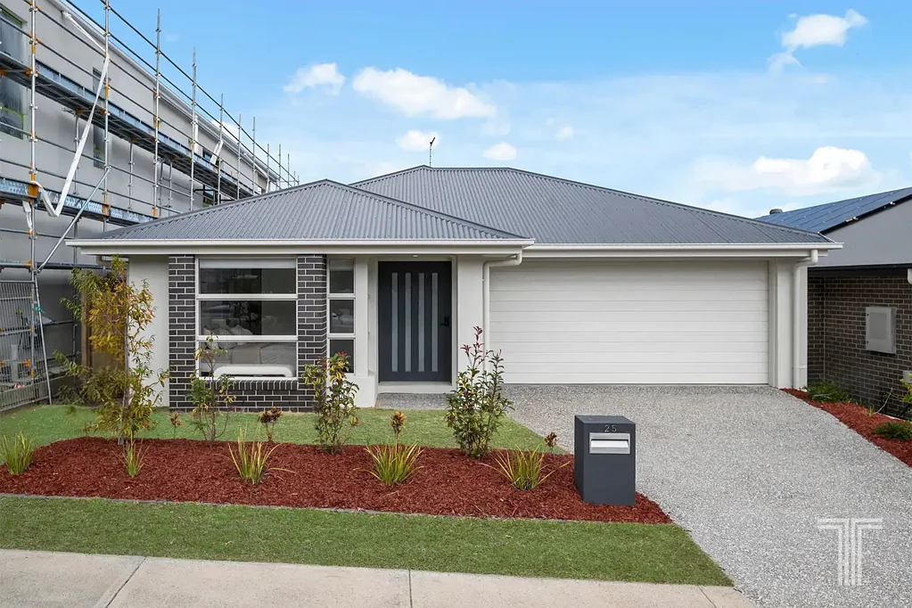 Spring Mountain 4chambre Contemporary Living, Thoughtfully Finished from Day One.