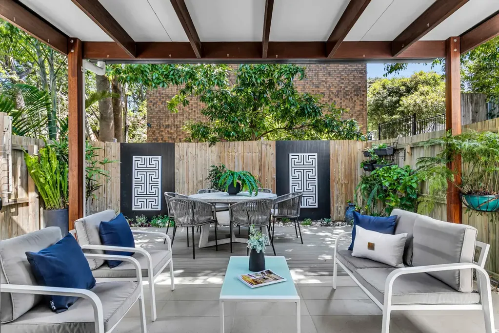 Yeronga 3બેડરૂમ Boutique Yeronga Townhome Offering Lifestyle & Convenience