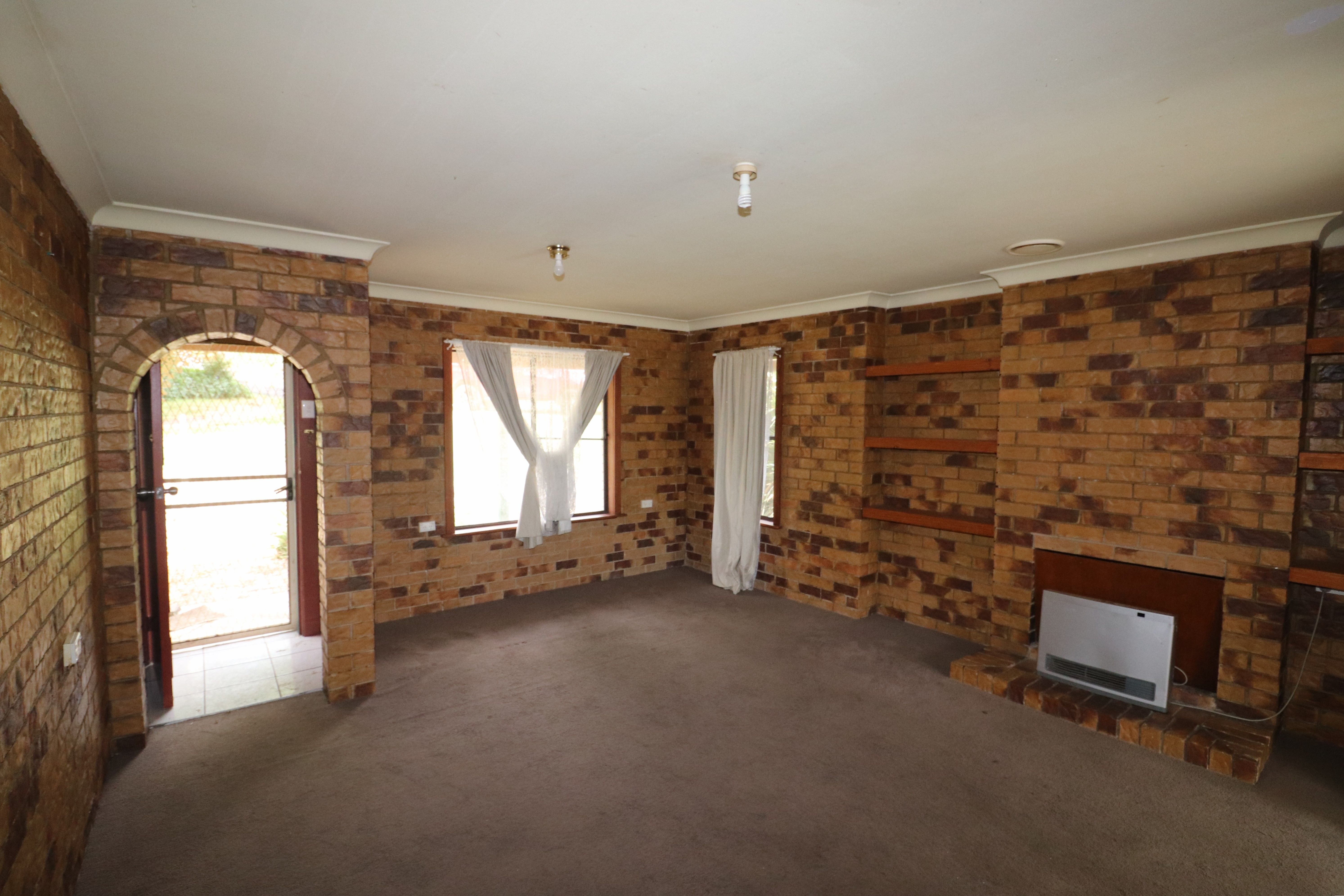 12 BATES AV, GLEN INNES NSW 2370, 0 habitaciones, 0 baños, House