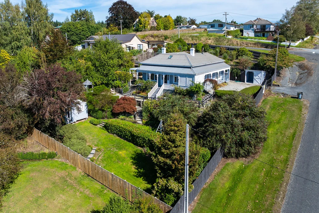 Lawrence 3房  Charming Character Home