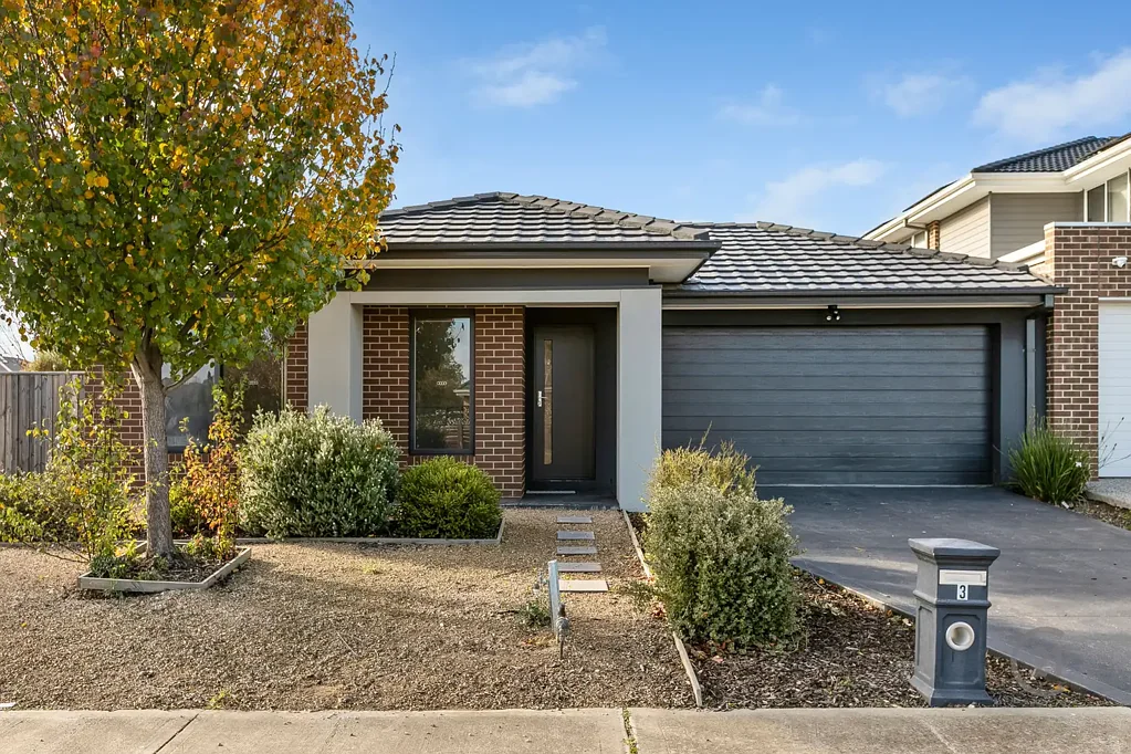 Point Cook 4Phòng ngủ Make the Key to this Home Yours