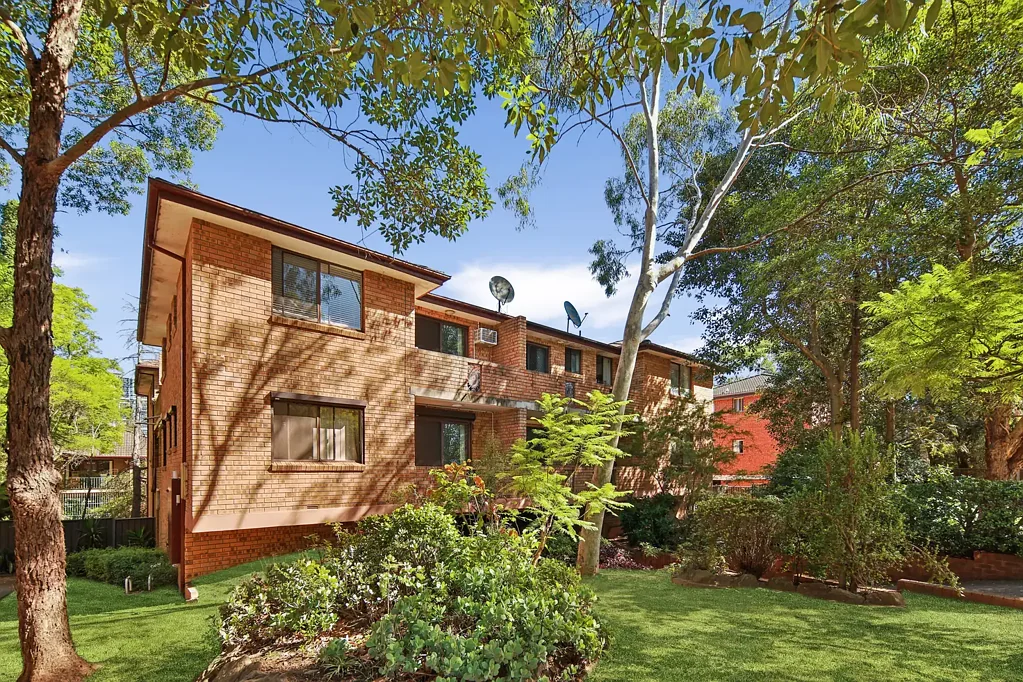Merrylands 2Zimmer Idyllic setting, appealing 1st floor apartment