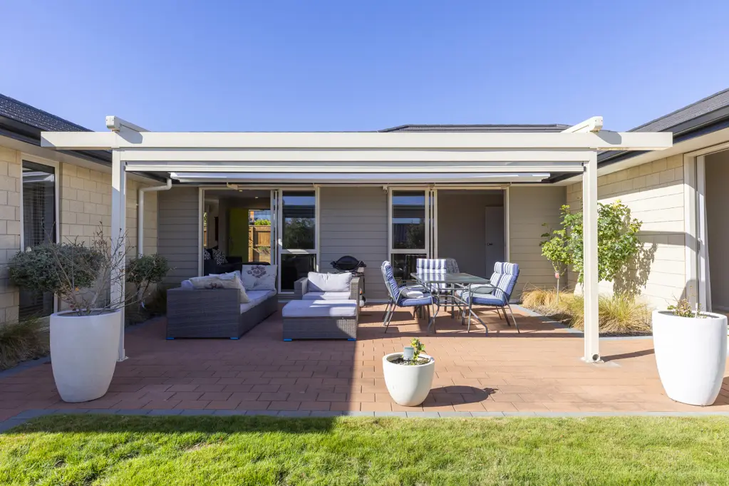 Wharewaka 4房  Elegant Family Living with Lake Views