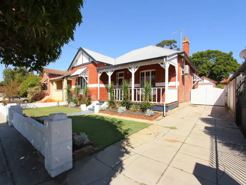 Great Location! 2*1 Sweet Home (Unfurnished)