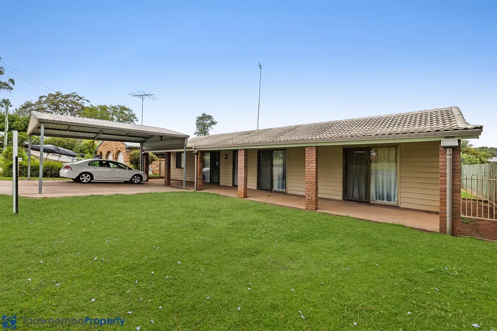 BEAUTIFUL FAMILY HOME IN SOUGHT-AFTER RANGEVILLE LOCATION!