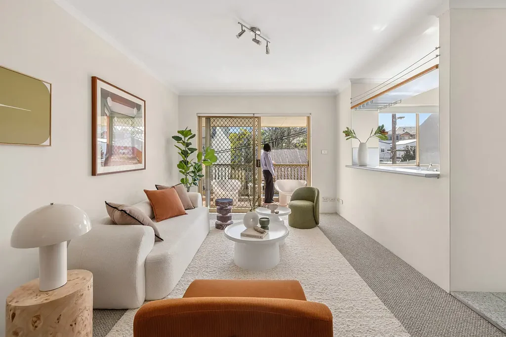 Redfern 2બેડરૂમ Rear-of-block apartment in resort-like complex
