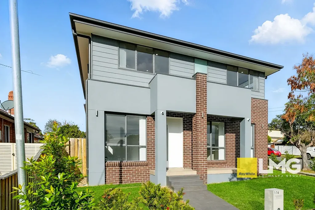 Regents Park 4房  Near-New Contemporary Family Home