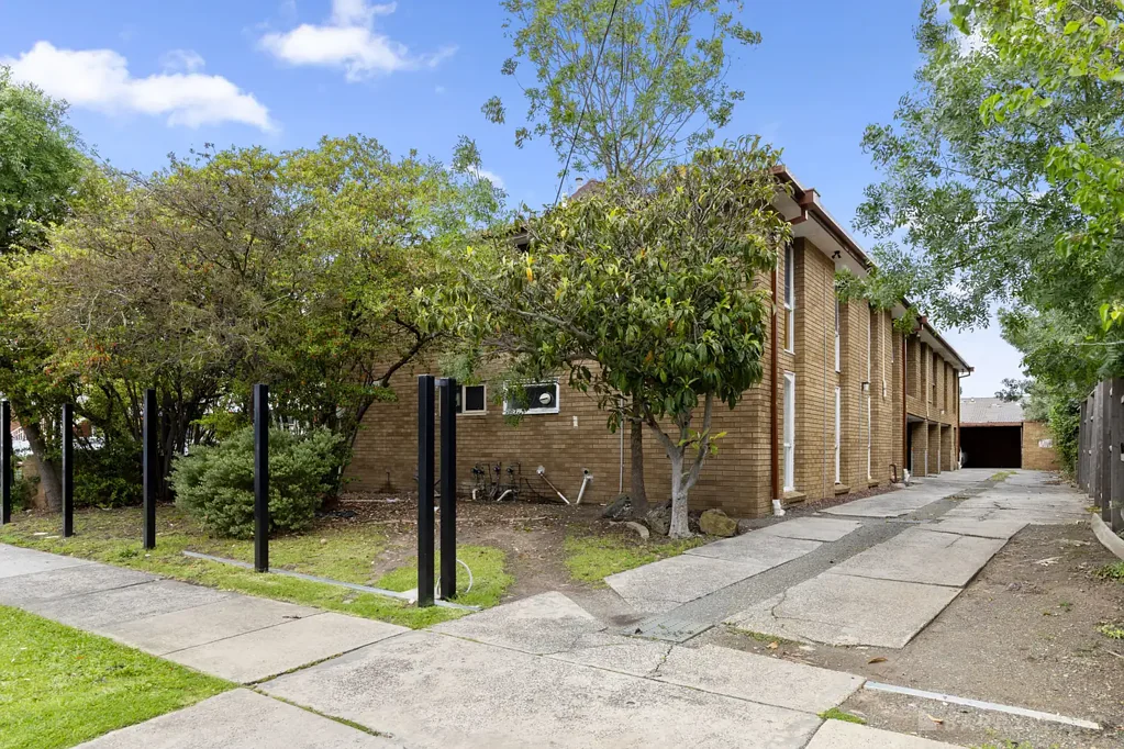 2/6 St James Avenue, Springvale, VIC 3171