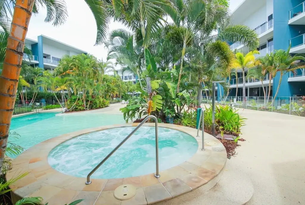 Hope Island 2Moenga Resort-Style Living in a Picture-Perfect Setting