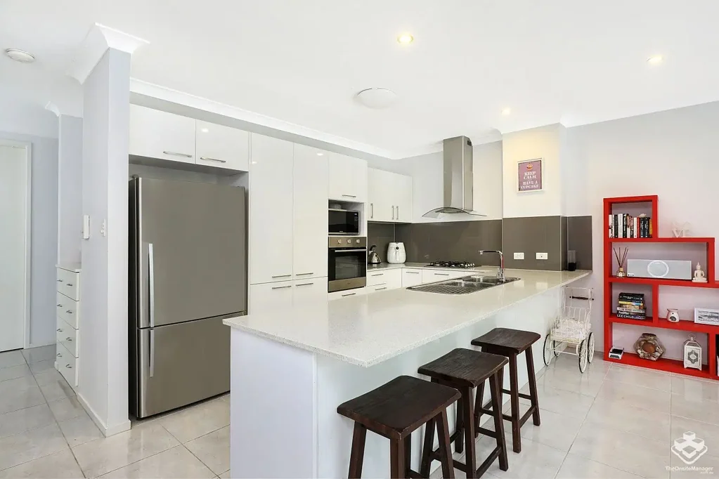 Spacious 3 bedroom townhouse with room for 4 cars available 11th June