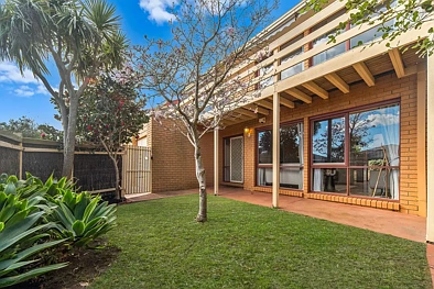 Mornington 2 Bedroom Comfort, Convenience & Coastal Charm