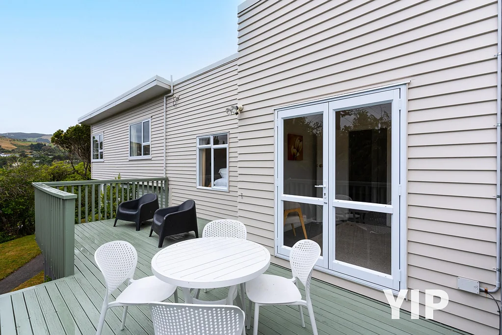 Tawa 7 Bedroom Massive Family Home + Flat? YIP!