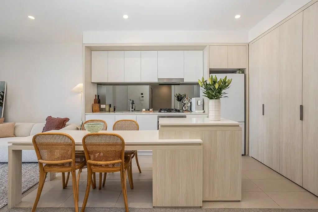 Newstead 1침실 Stylish Apartment with Multi-Purpose Room and River Views