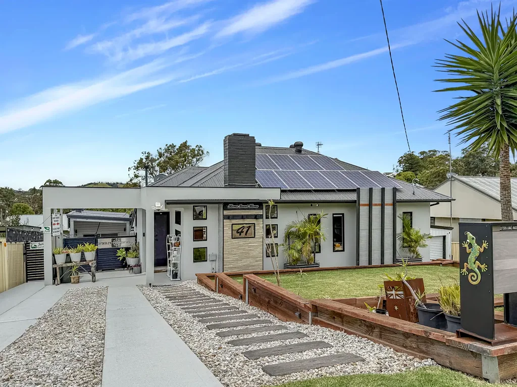 Unanderra 5ਬੈੱਡਰੂਮ Versatile Dual-Living Property - Beautiful Home with Separate Granny Flat