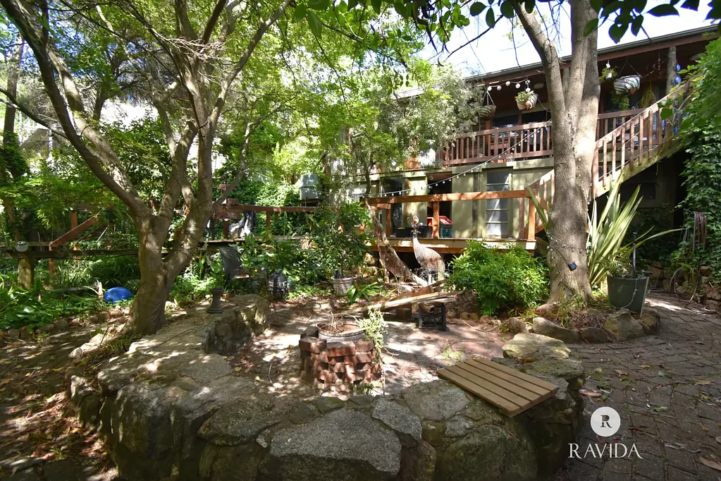 A Tranquil Hideaway Just Minutes From Town