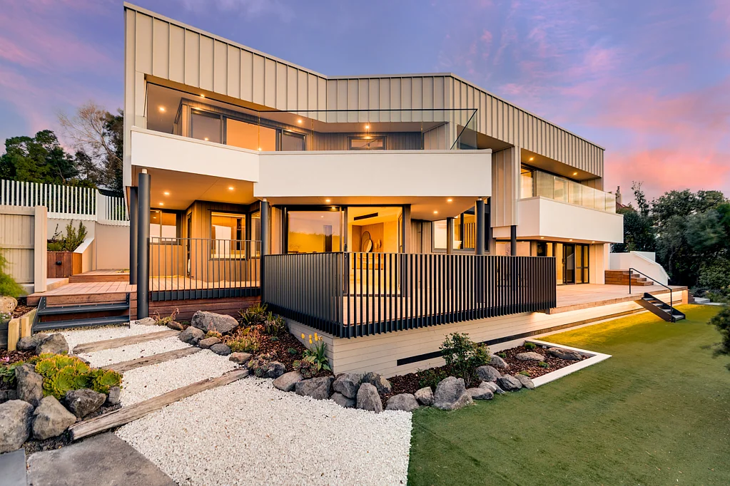 Sumner 4બેડરૂમ A Breathtaking Reimagining Above Sumner!