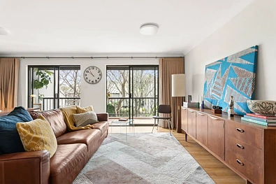 Leichhardt 2房 翻新两卧室寓所，尽享花园美景 Garden Views from a Renovated 2 Bedroom Retreat