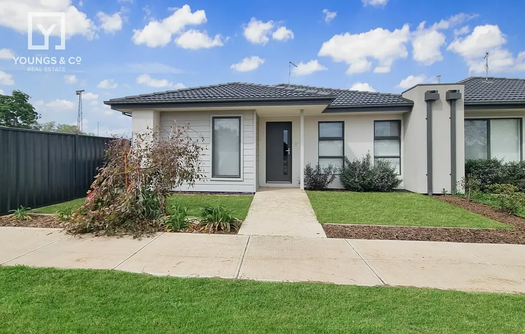 TOWN HOUSE IN A GREAT QUIET AREAR IN NUMURKAH