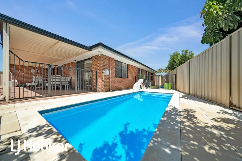 5 Mandora Bend, Carramar, WA 6031