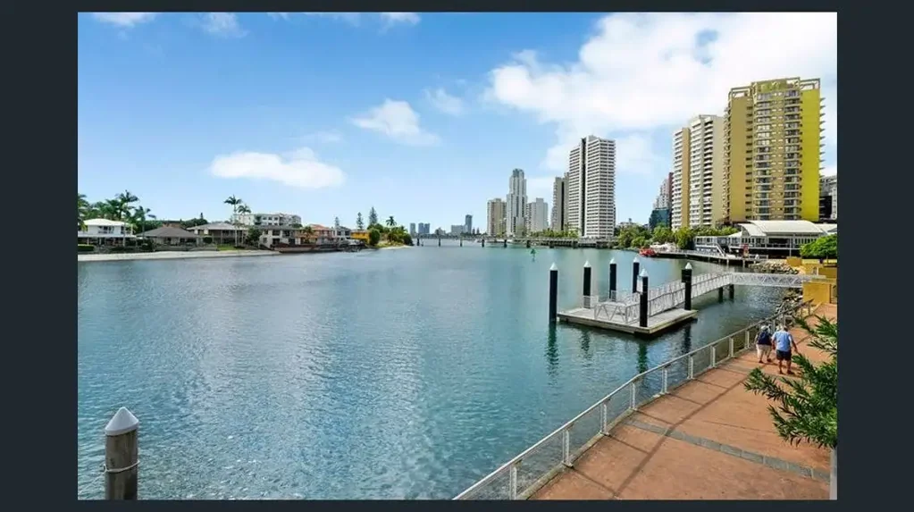 Waterfront Living in the Heart of Surfers Paradise!