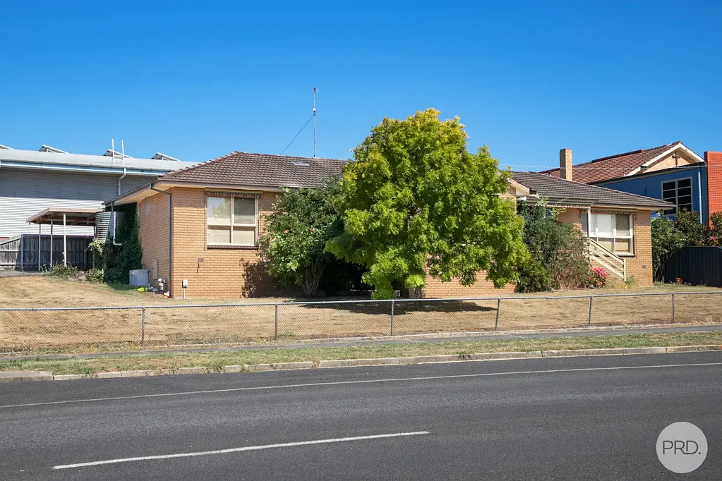 CENTRALLY LOCATED FAMILY HOME