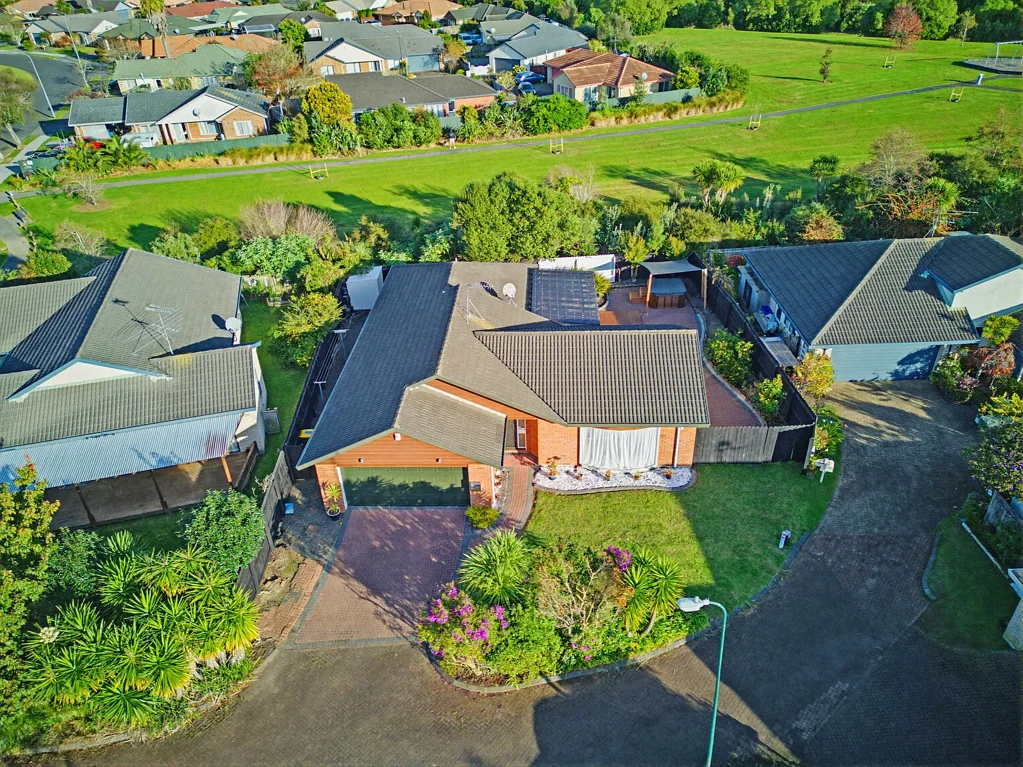 Randwick Park 3Moenga Brick & Tile with two Lounges in Randwick Park